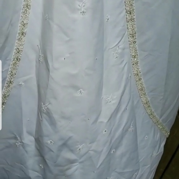 Wedding dress - Picture 4 of 4